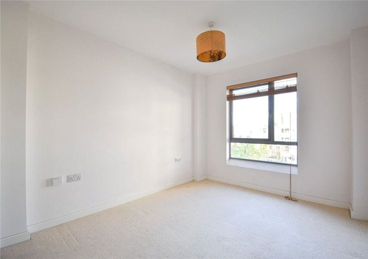 2 bedroom flat, Glenalmond Avenue, Cambridge CB2 - Available