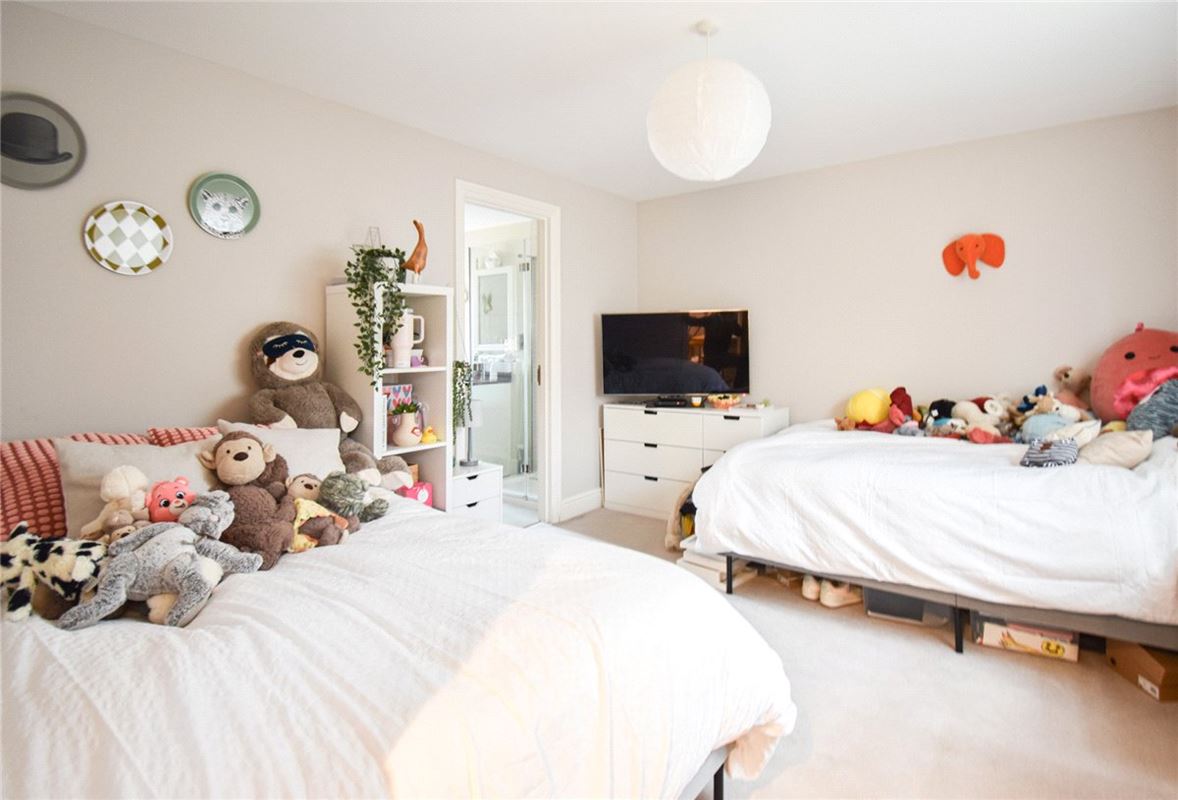 4 bedroom house, Constable Place, East Street CB10 - Let Agreed