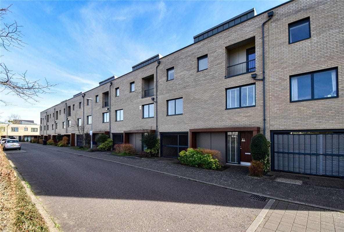 4 bedroom house, Harvest Road, Trumpington CB2 - Available