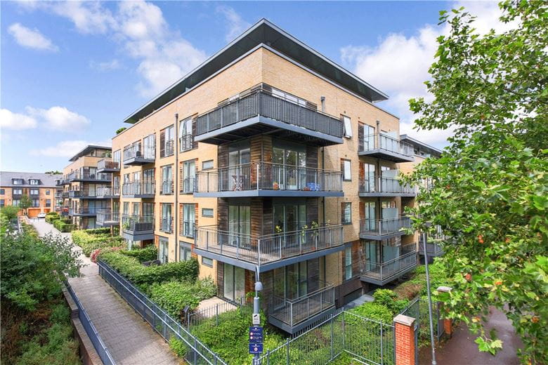 2 bedroom flat, Keynes House, Kingsley Walk CB5 - Let Agreed