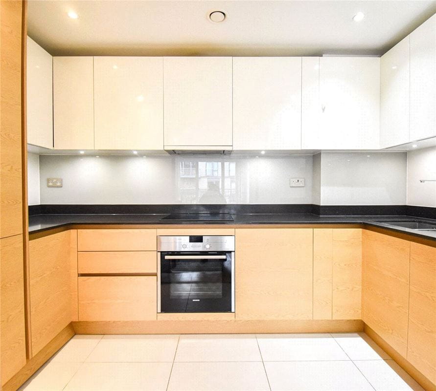 2 bedroom flat, Keynes House, Kingsley Walk CB5 - Let Agreed