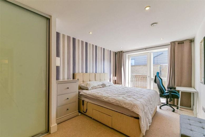 2 bedroom flat, Keynes House, Kingsley Walk CB5 - Let Agreed