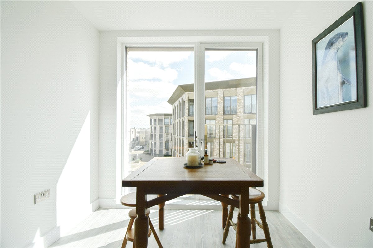 2 bedroom flat, Aston Terrace, Cambridge CB3 - Available