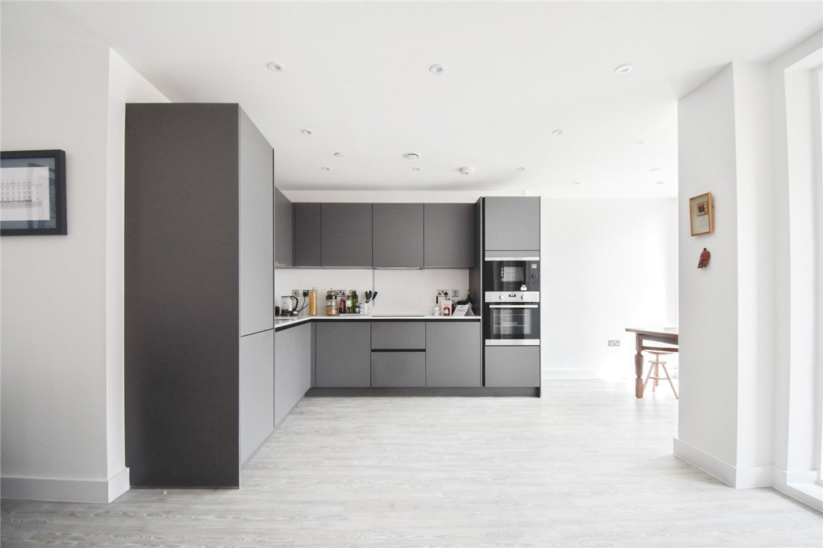 2 bedroom flat, Aston Terrace, Cambridge CB3 - Available