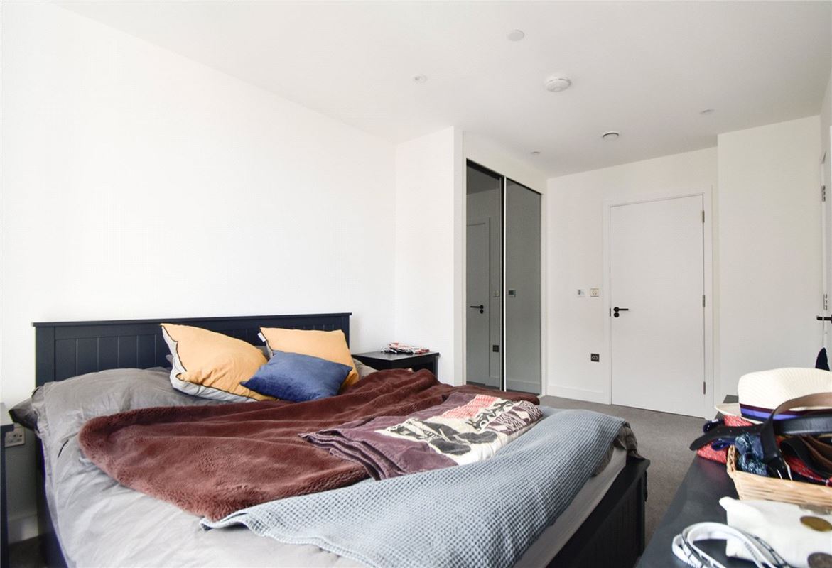 2 bedroom flat, Aston Terrace, Cambridge CB3 - Available