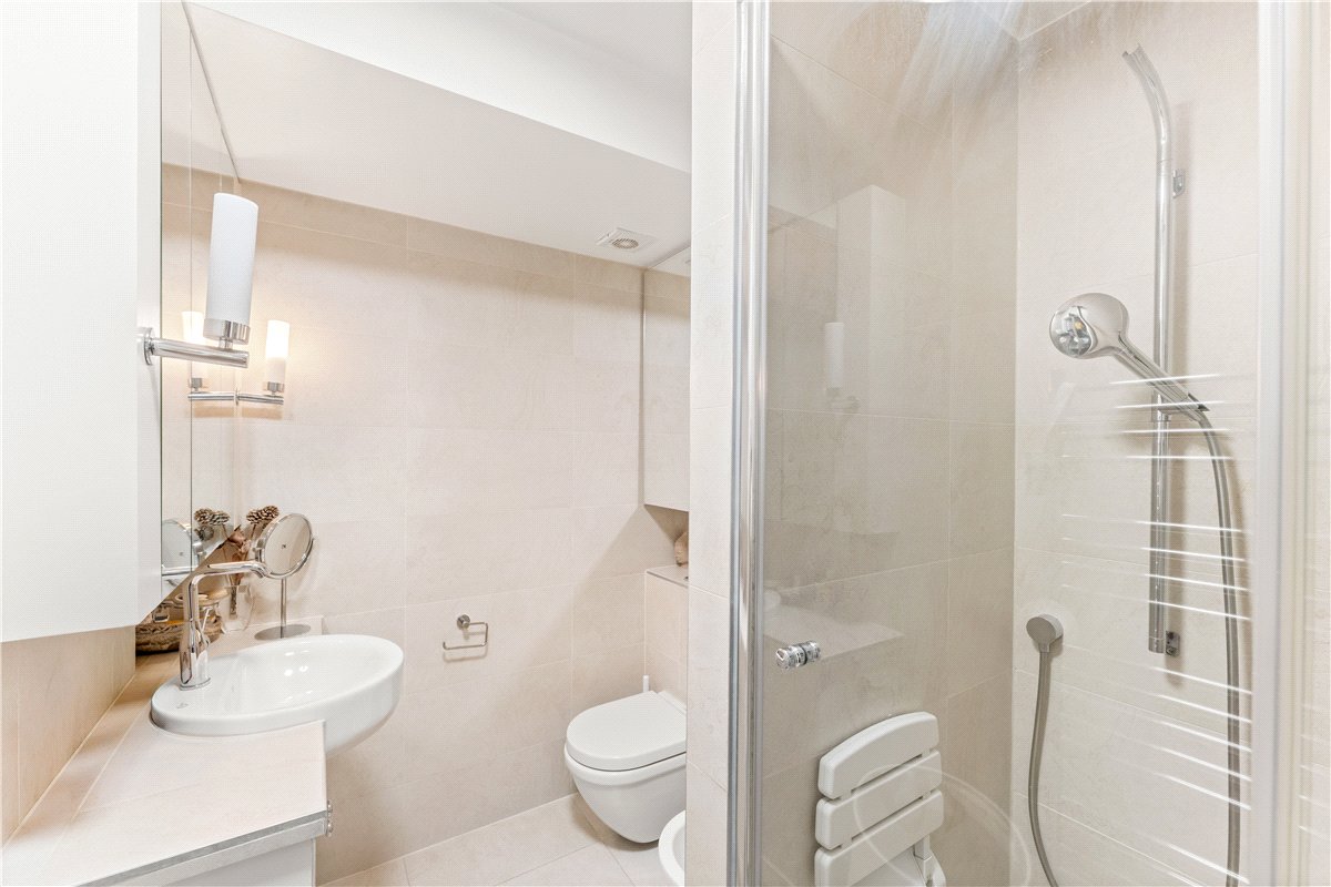 1 bedroom flat, Hereford House, 11 Ovington Gardens SW3 - Available