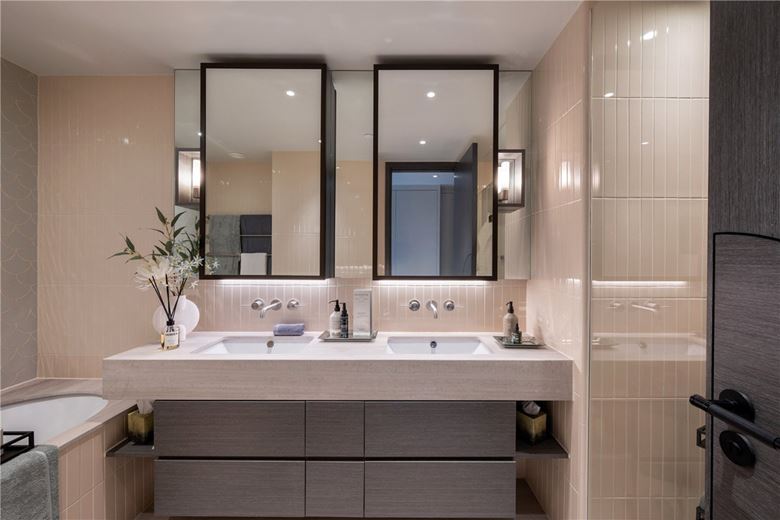 2 bedroom flat, Waterfront Drive, Chelsea Waterfront SW10 - Available