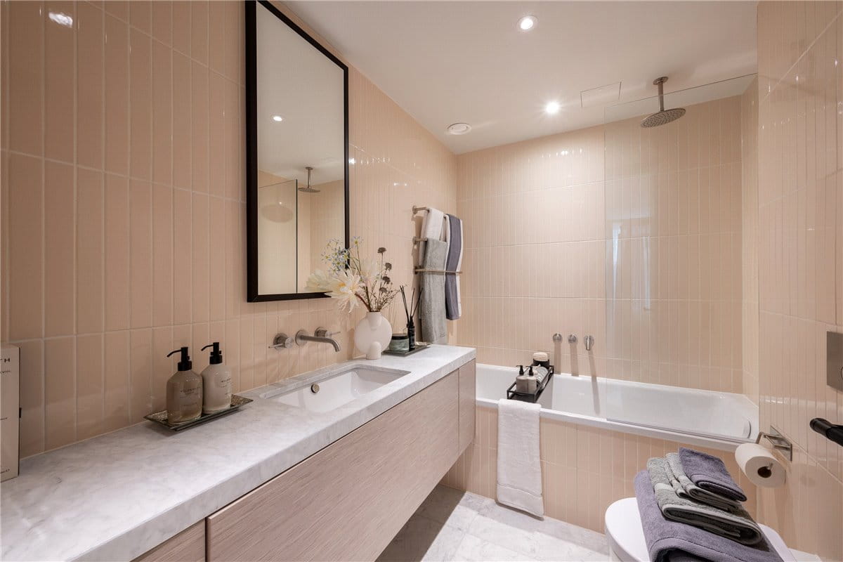 4 bedroom flat, Waterfront Drive, Chelsea Waterfront SW10 - Available