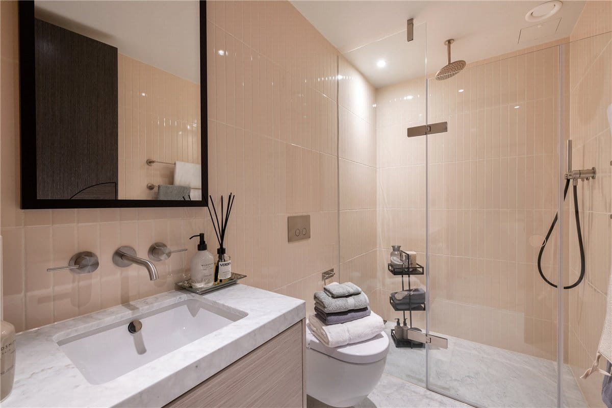 4 bedroom flat, Waterfront Drive, Chelsea Waterfront SW10 - Available