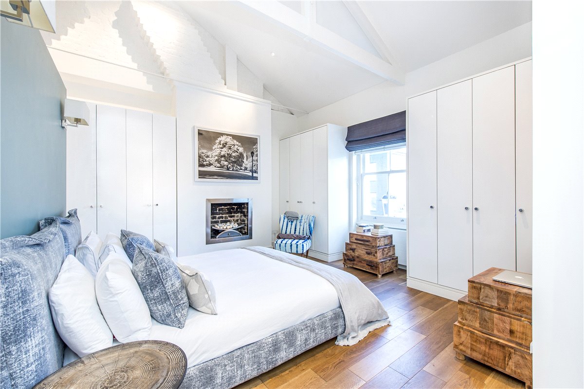 4 bedroom house, Limerston Street, Chelsea SW10 - Sold