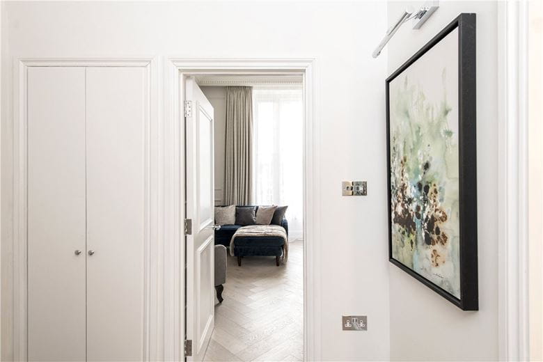 1 bedroom flat, Gloucester Gardens, Bayswater W2 - Sold