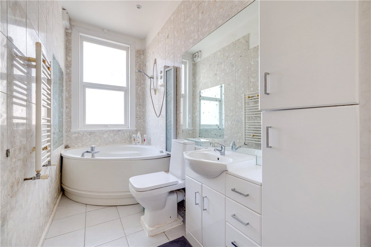 2 bedroom flat, Holland Road, West Kensington W14 - Available