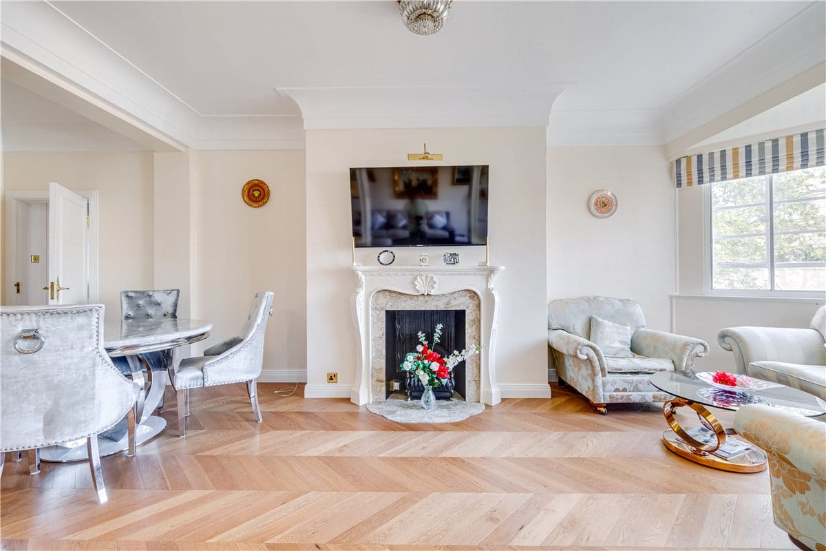 3 bedroom flat, Albion Street, Tyburnia W2 - Available