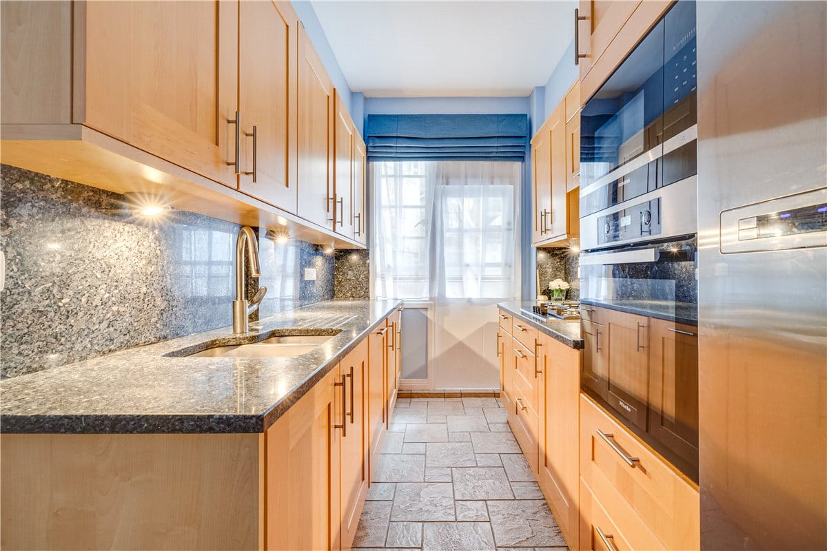 3 bedroom flat, Albion Street, Tyburnia W2 - Available