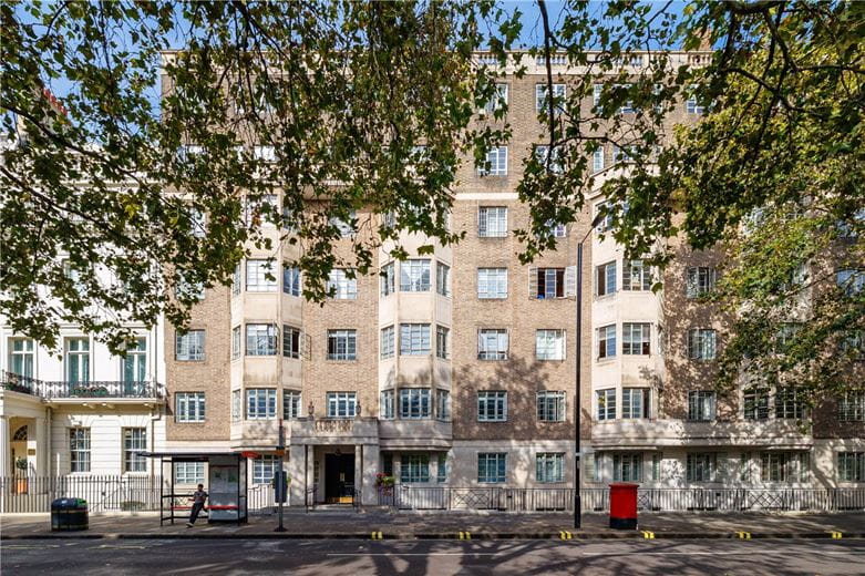 3 bedroom flat, Albion Street, Tyburnia W2 - Available