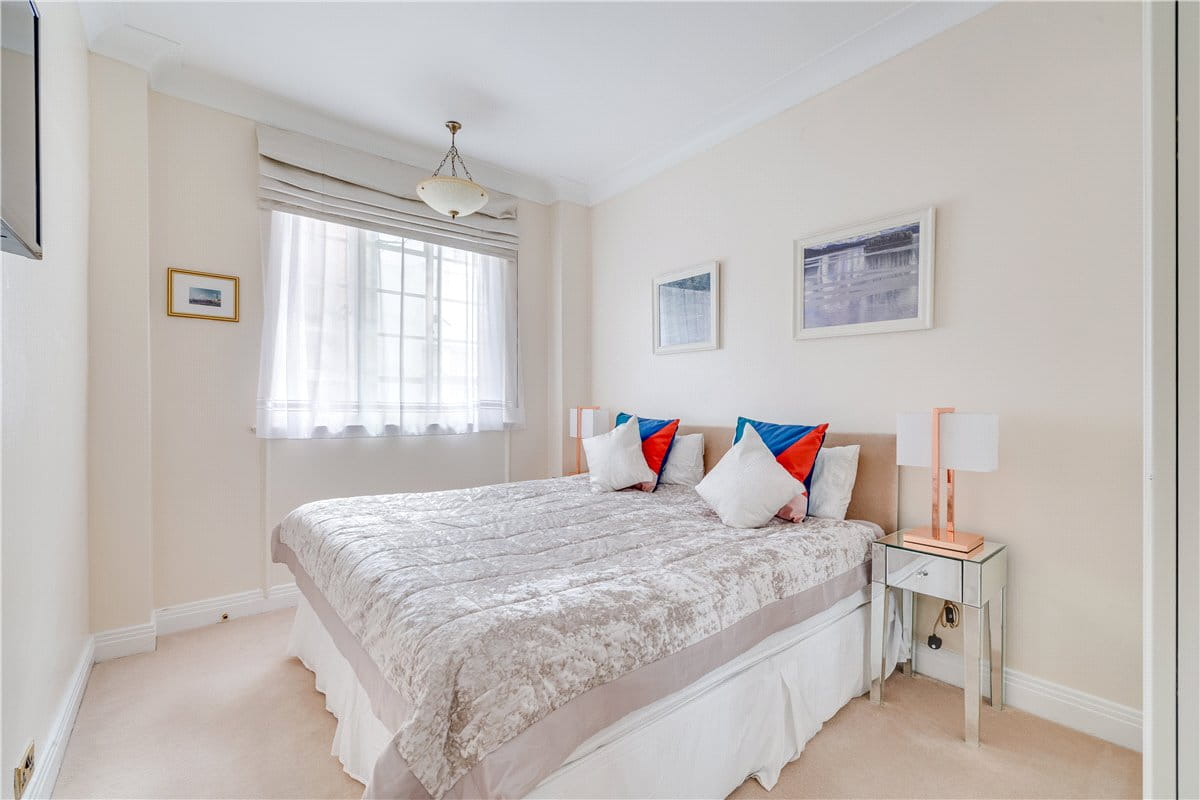 3 bedroom flat, Albion Street, Tyburnia W2 - Available