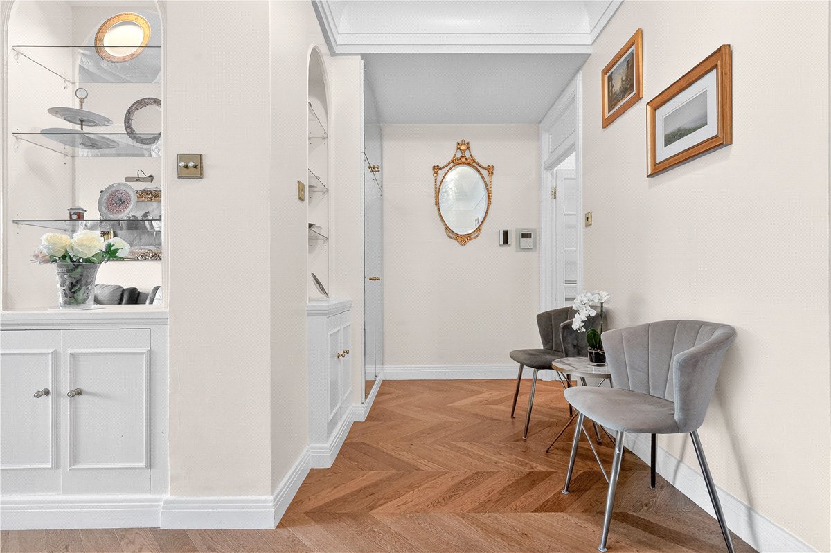 3 bedroom flat, Hyde Park Place, London W2 - Available