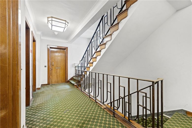 2 bedroom flat, Melton Court, South Kensington SW7 - Available