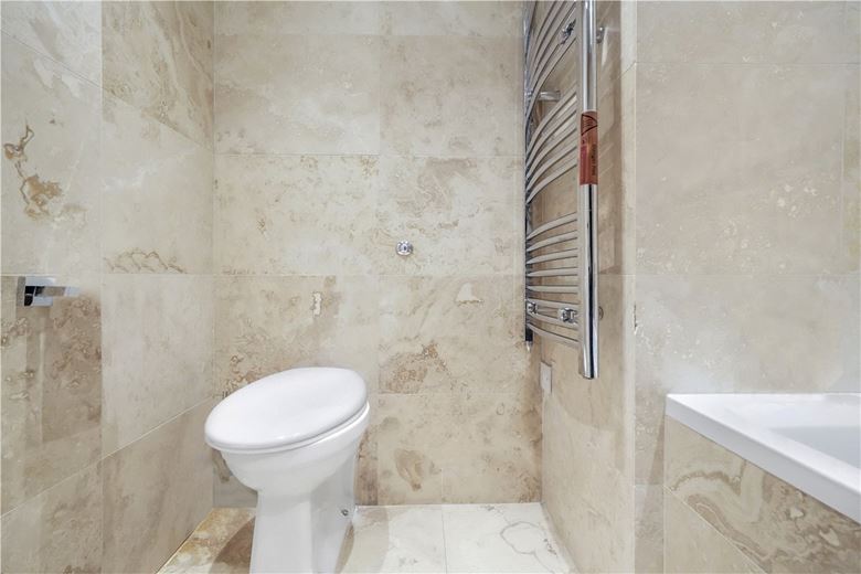 2 bedroom flat, Ennismore Gardens, London SW7 - Available