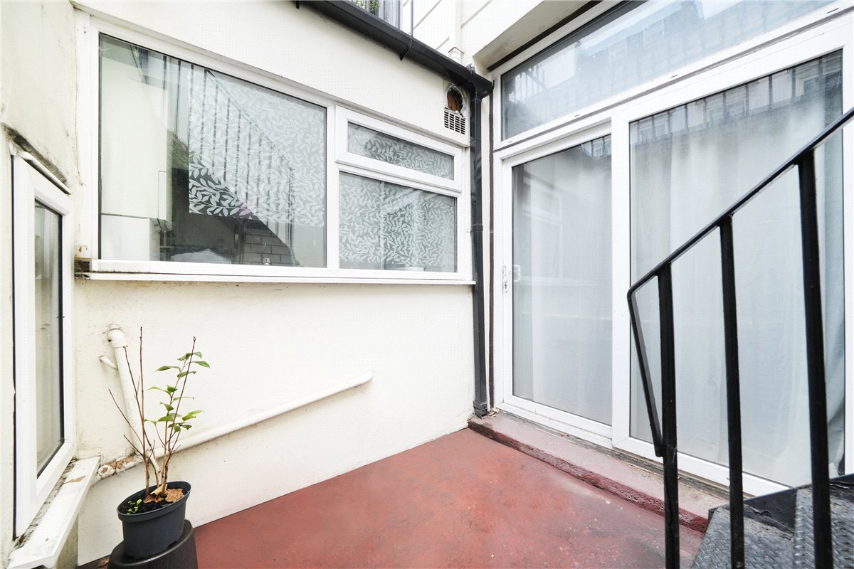2 bedroom flat, Warwick Way, Pimlico SW1V - Available
