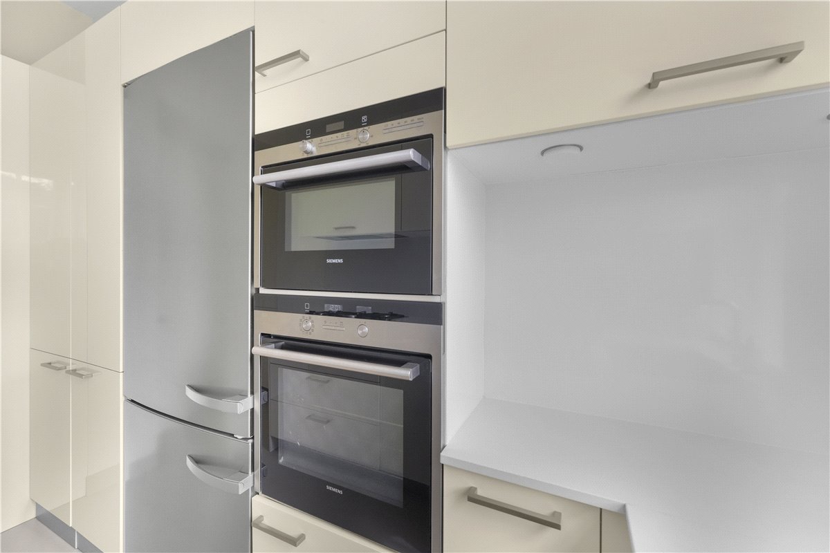 4 bedroom flat, Wynnstay Gardens, Kensington W8 - Available