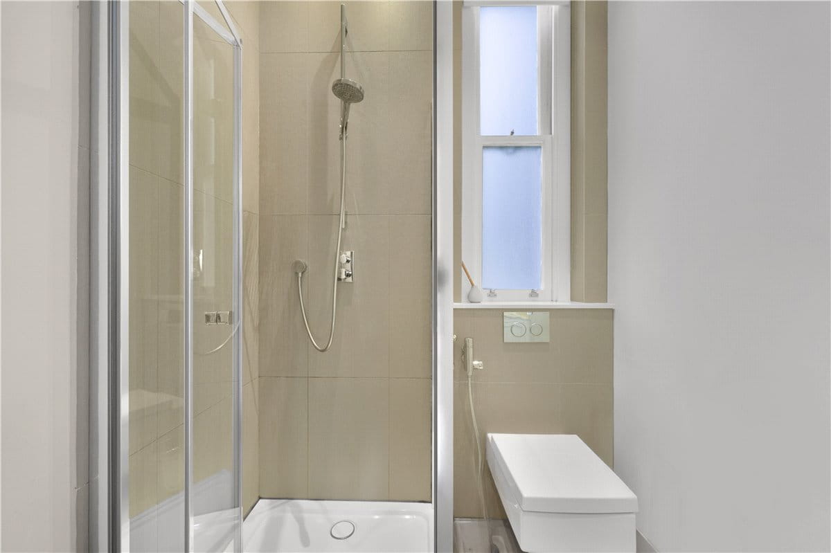 4 bedroom flat, Wynnstay Gardens, Kensington W8 - Available