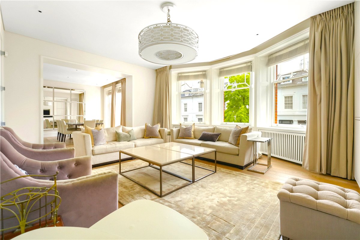 4 bedroom flat, Wynnstay Gardens, Kensington W8 - Available