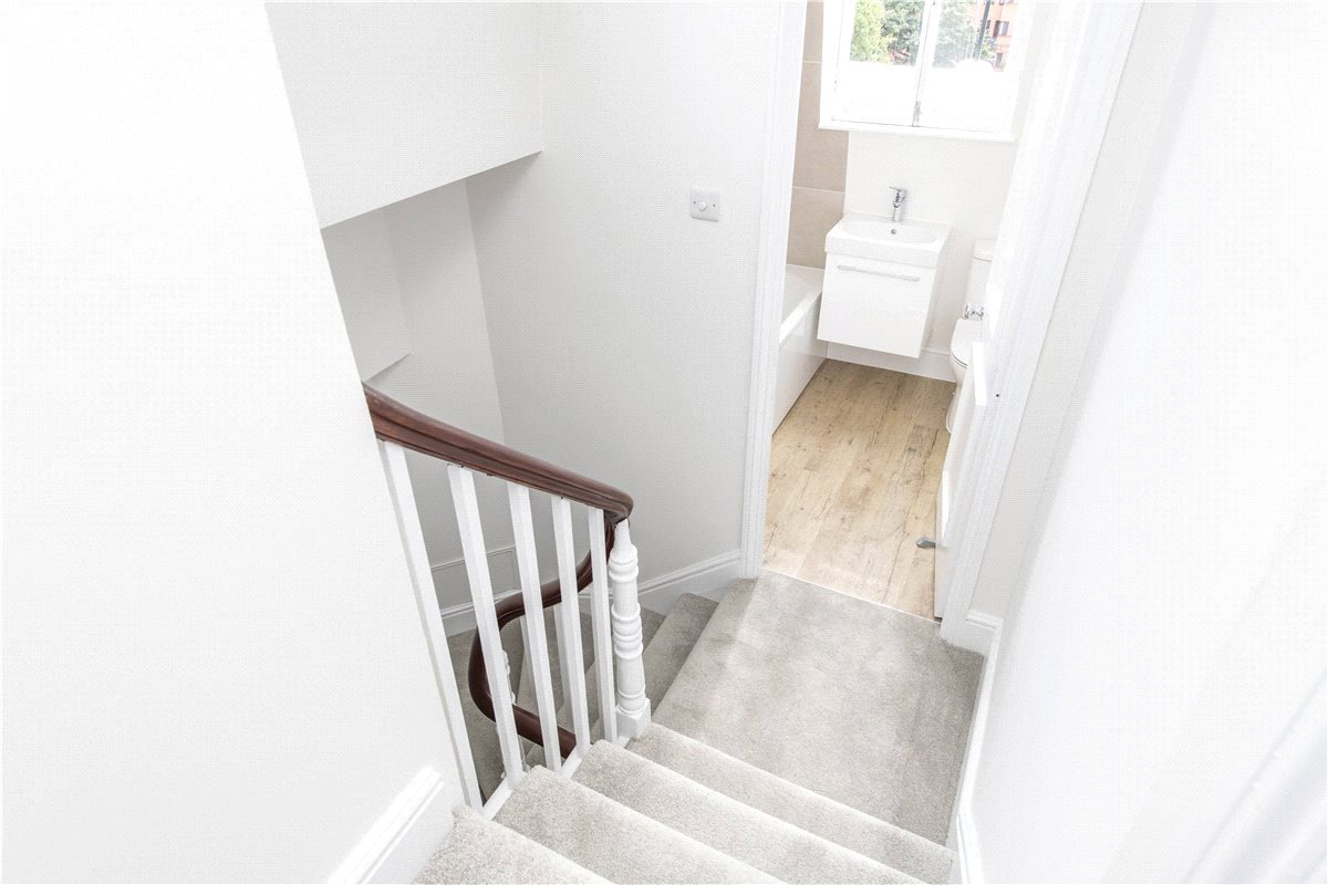 2 bedroom flat, Coleherne Road, West Brompton SW10 - Available