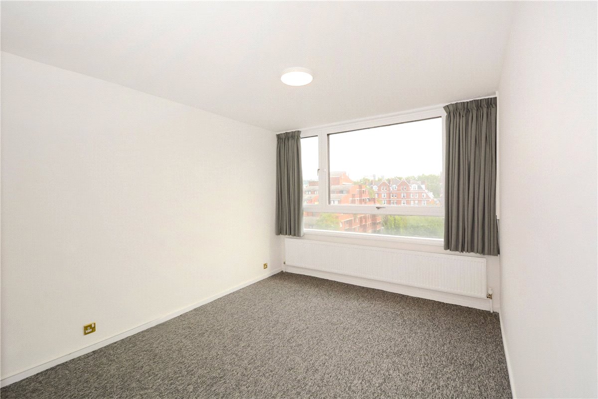 3 bedroom flat, Tachbrook Street, Pimlico SW1V - Available