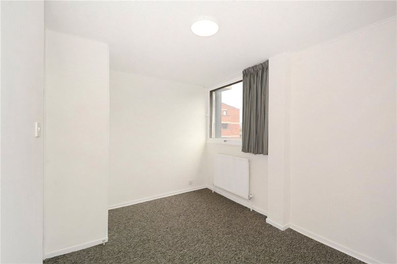 3 bedroom flat, Tachbrook Street, Pimlico SW1V - Available