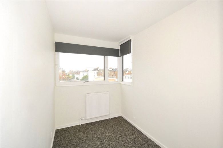 3 bedroom flat, Tachbrook Street, Pimlico SW1V - Available
