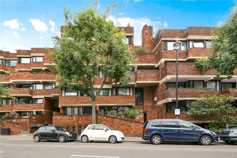 3 bedroom flat, Tachbrook Street, Pimlico SW1V - Available