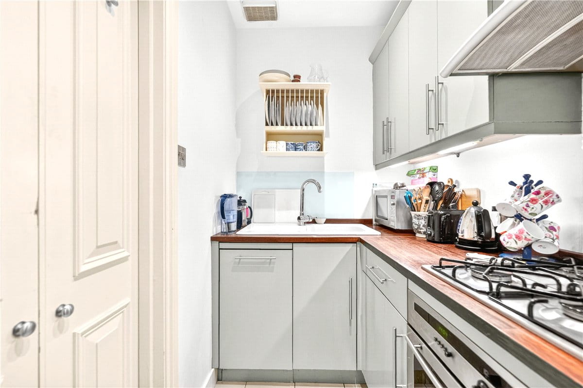 1 bedroom flat, Redcliffe Gardens, Chelsea SW10 - Available