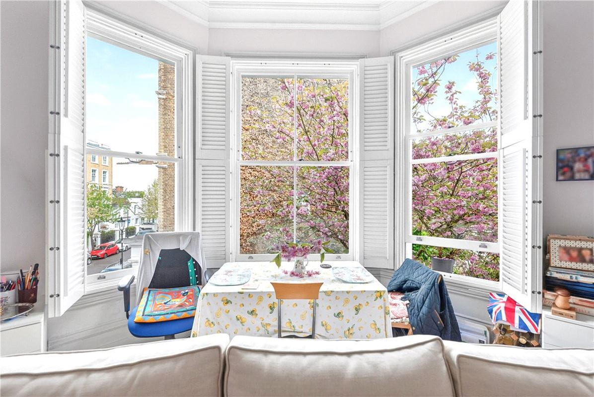 1 bedroom flat, Redcliffe Gardens, Chelsea SW10 - Available