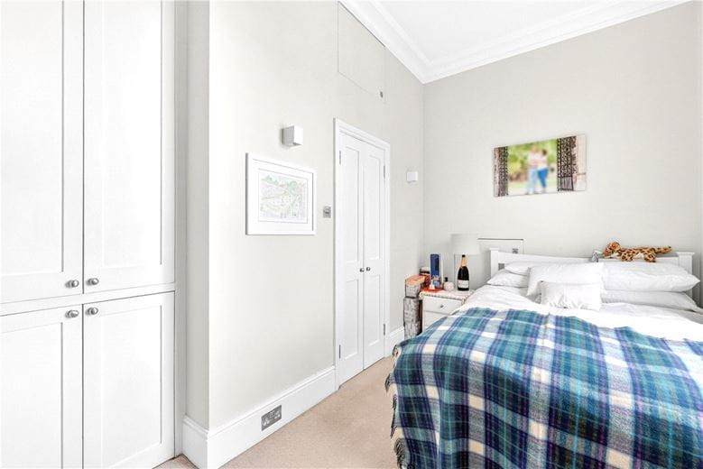1 bedroom flat, Redcliffe Gardens, Chelsea SW10 - Available
