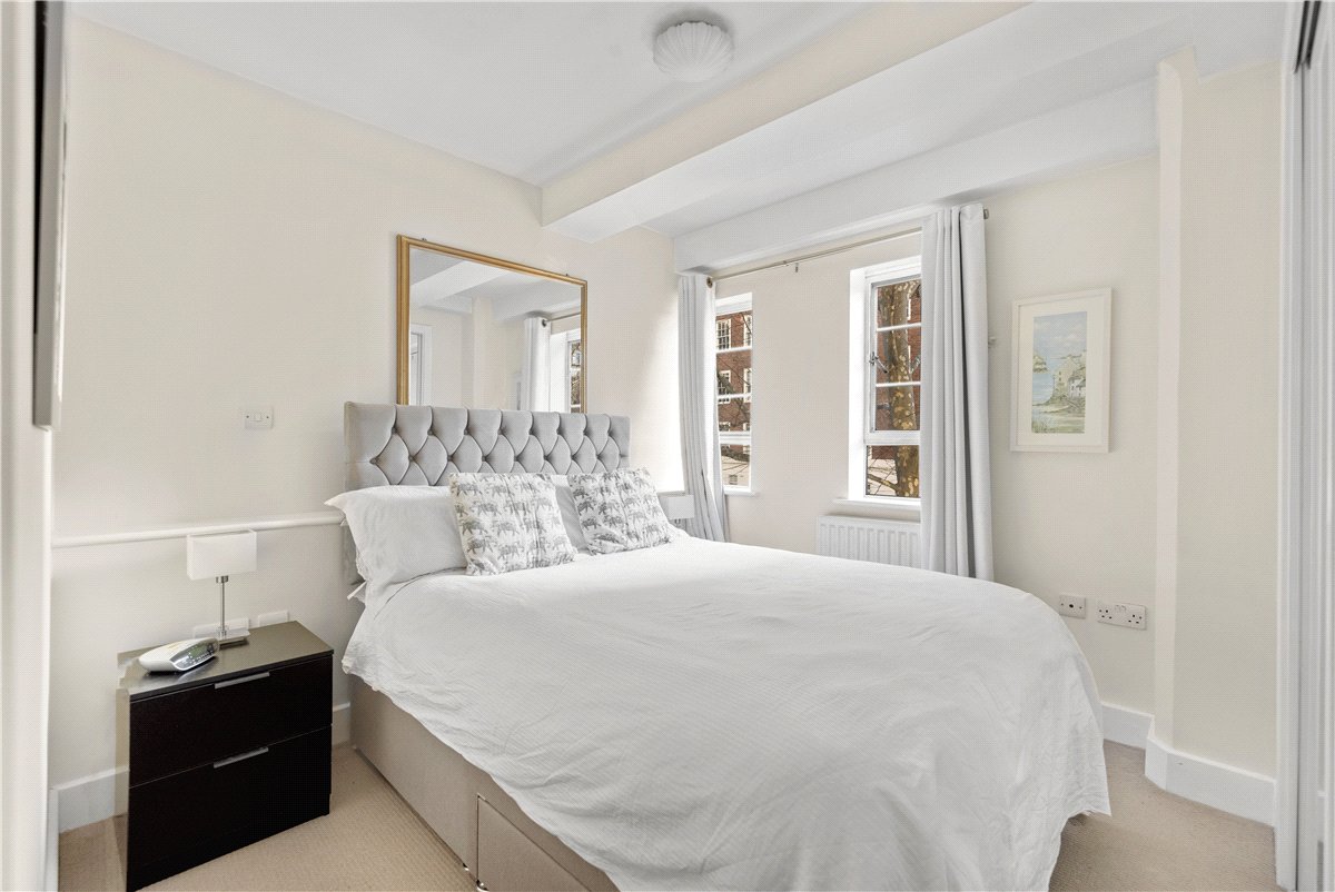 1 bedroom flat, Sloane Avenue, Chelsea SW3 - Available