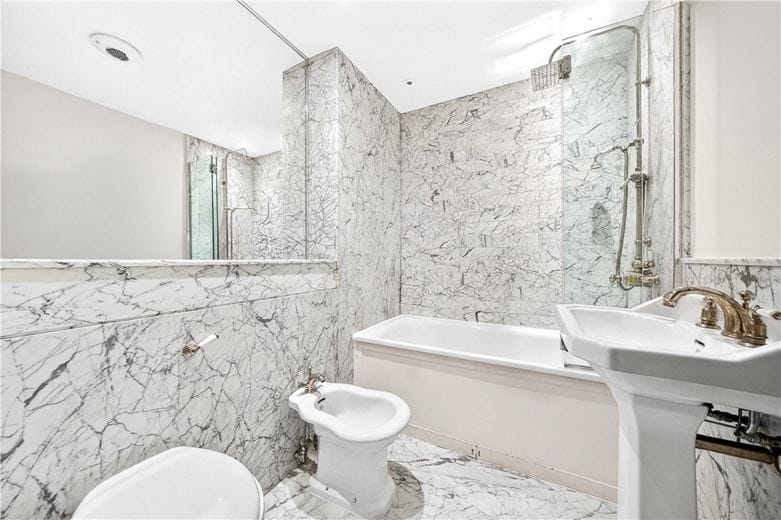 4 bedroom maisonette, Harrington Gardens, South Kensington SW7 - Available
