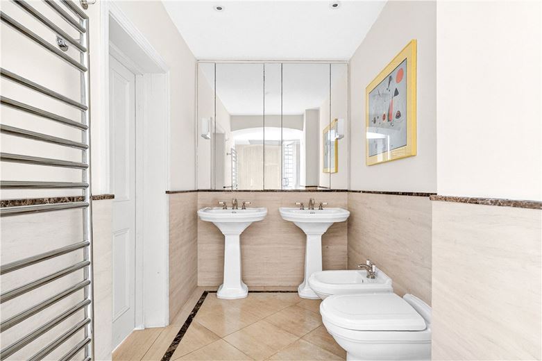 4 bedroom maisonette, Harrington Gardens, South Kensington SW7 - Available