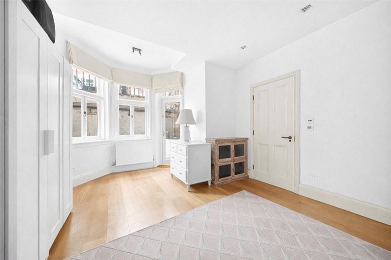 4 bedroom maisonette, Harrington Gardens, South Kensington SW7 - Available