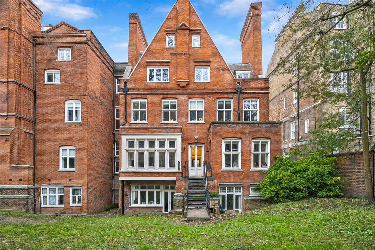 4 bedroom maisonette, Harrington Gardens, South Kensington SW7 - Available