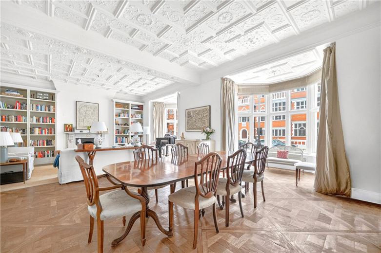 4 bedroom maisonette, Harrington Gardens, South Kensington SW7 - Available