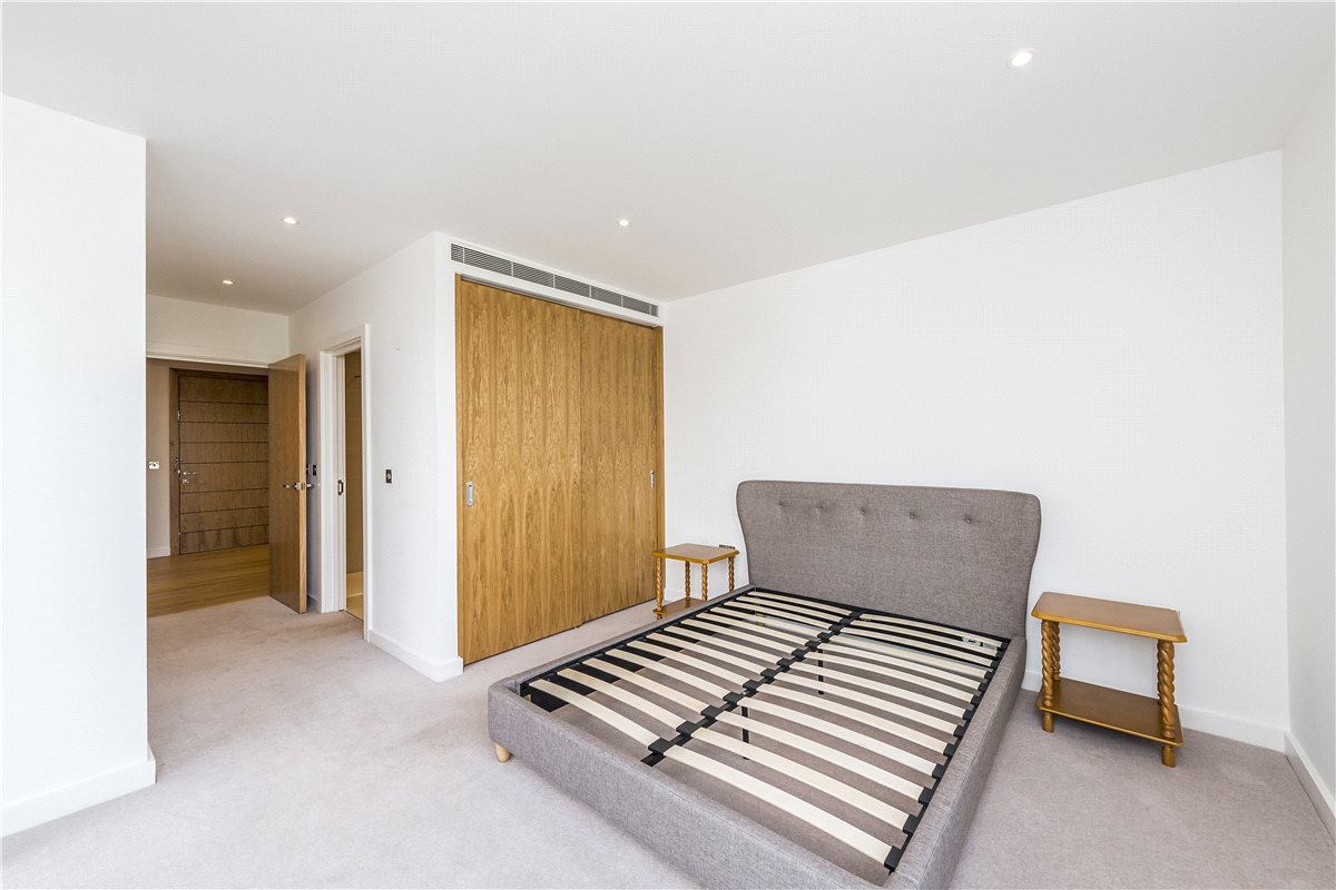 2 bedroom flat, Holland Park Avenue, Holland Park W11 - Available