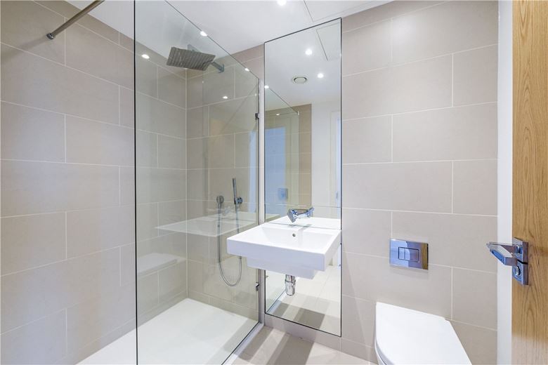 2 bedroom flat, Holland Park Avenue, Holland Park W11 - Available