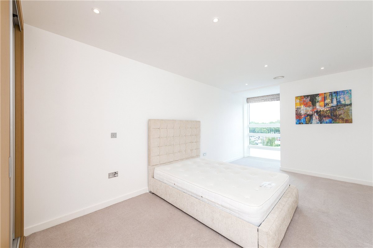 2 bedroom flat, Holland Park Avenue, Holland Park W11 - Available