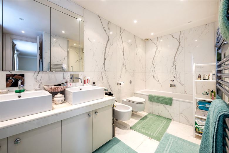 3 bedroom flat, Hans Place, Chelsea SW1X - Available