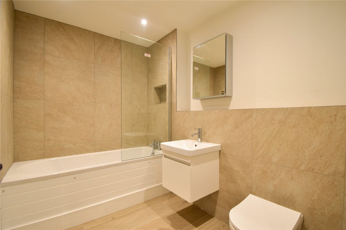 4 bedroom house, Hauxton Road, Little Shelford CB22 - Available