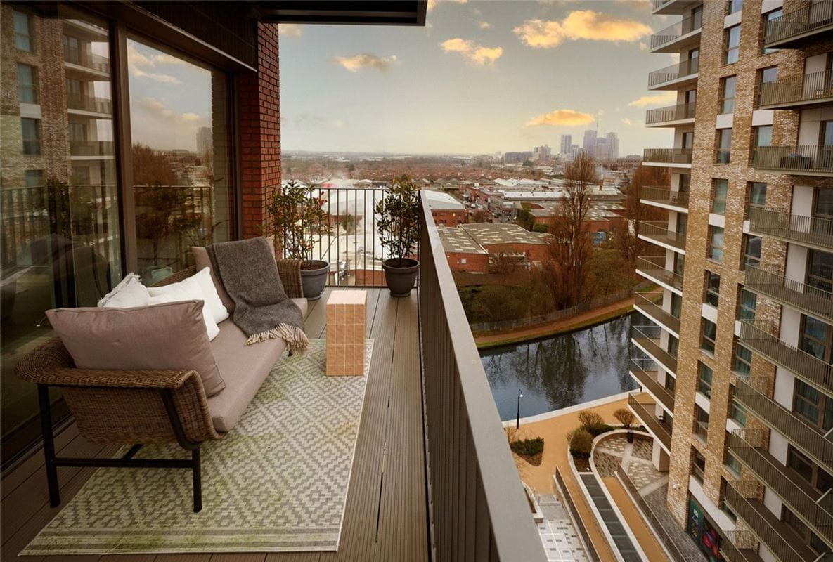 2 bedroom flat, Grand Union, Beresford Avenue HA0 - Available