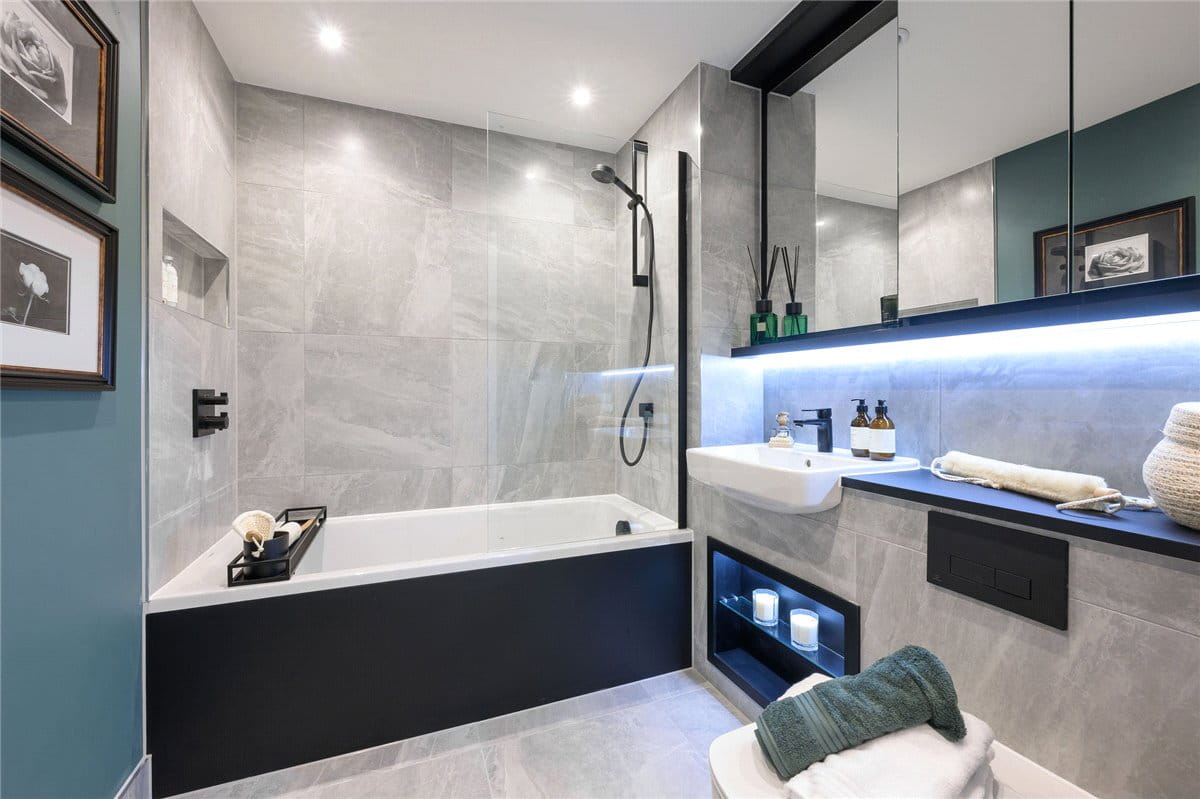 1 bedroom flat, Eddington Avenue, Cambridge CB3 - Available