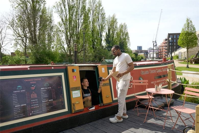 3 bedroom flat, Grand Union, Beresford Avenue HA0 - Available