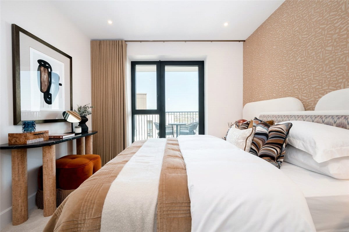 4 bedroom flat, White City Living, 54 Wood Lane W12 - Available